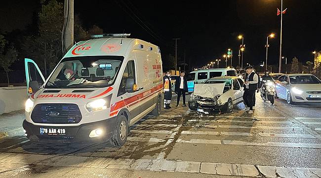 Karabük'te iki otomobil çarpıştı 4 kişi yaralandı