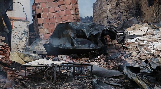 Kastamonu'da 3 ev ve 2 ambar yandı