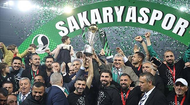 Sakaryaspor şampiyonluk kupasına kavuştu