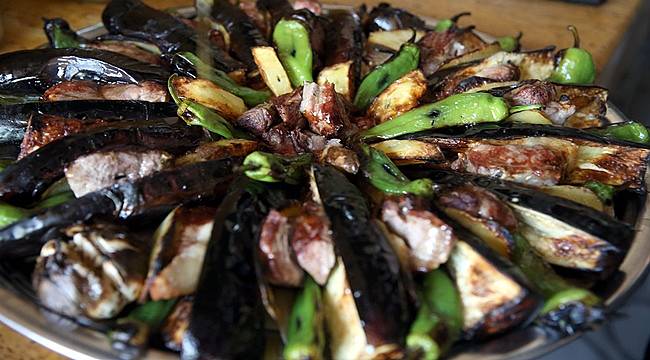 Tokat Kebabına yörenin sebzeleri lezzet katıyor