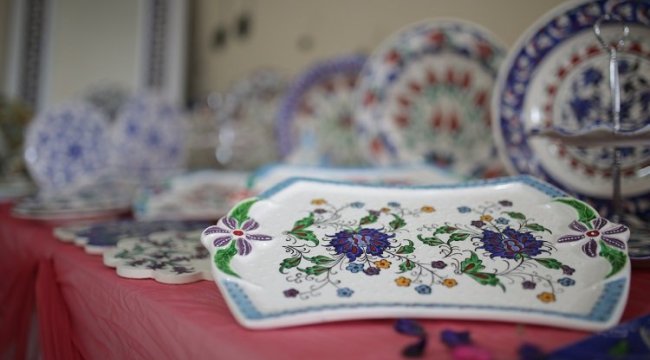 Kütahya'nın yeni çinicileri eserlerini sergiledi