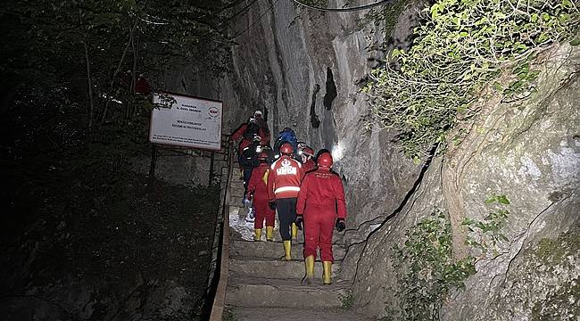 4 kişi mağarada mahsur kaldı