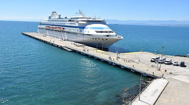 Astoria Grande kruvaziyeri 320 yolcusuyla ikinci kez Sinop'a geldi