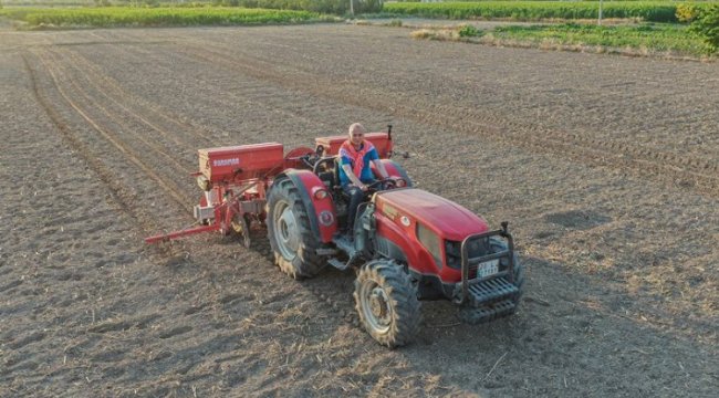 Başkan traktör sürdü, ilk tohum ekti