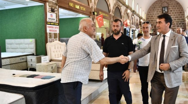 Bursa Osmangazi'de Başkan Dündar’dan esnaf bayramlaşması
