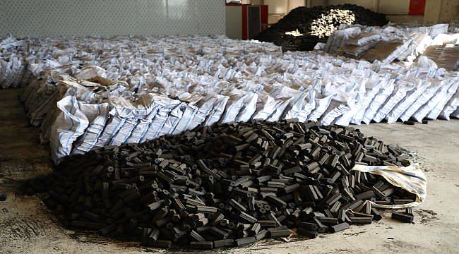 Çay çöpünden mangal kömürü üretimi devam ediyor