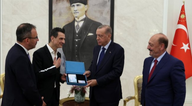 Cumhurbaşkanı Erdoğan'dan Türkiye A Milli Kadın Voleybol Takımı Antrenörü Guidetti’ye 'Turkuaz kart'