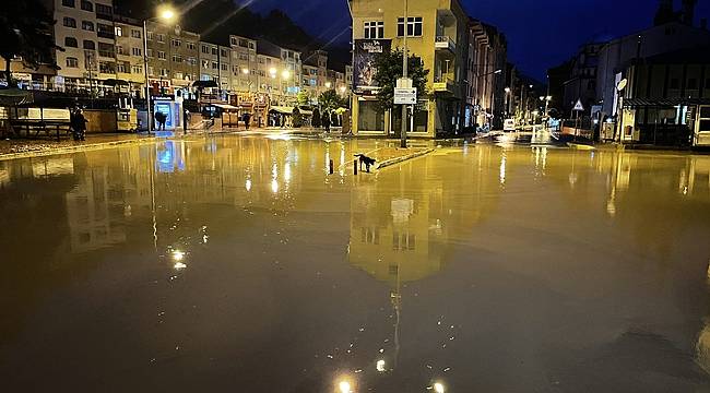 İstanbul'da sağanak yağmur etkili oluyor