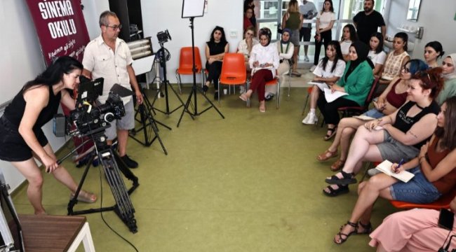 Kızlar Kamera Arkasında