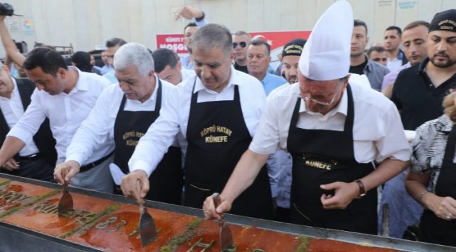 Künefenin hası.. Hatay'da 83. yıla özel 83 metrelik künefe