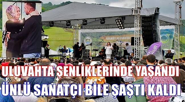 Tuğçe Kandemir sahnede yaşananları tebessümle izledi