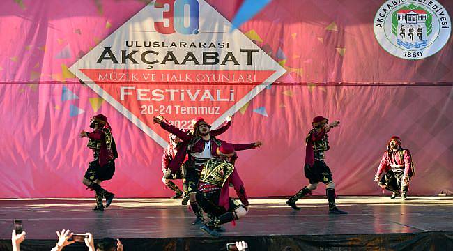 Trabzon'da "30. Uluslararası Akçaabat Müzik ve Halk Oyunları Festivali" gerçekleştirildi