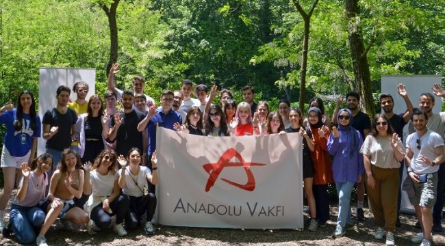 Anadolu Vakfı'ndan gençlere 'burs' desteği