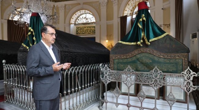 Bakan Dönmez, 2. Abdülhamid Han Türbesi&#039;ni ziyaret etti