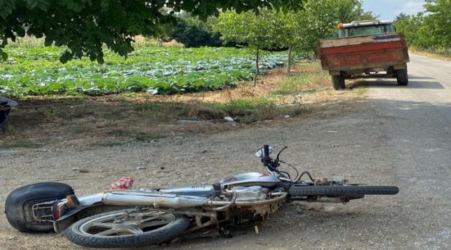 Traktör ile motosiklet çarpıştı