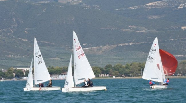 Yelkenler Bursa İznik&#039;te şişiyor