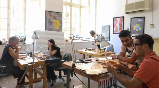 Çalgı yapım ustaları İzmir&#039;de buluştu