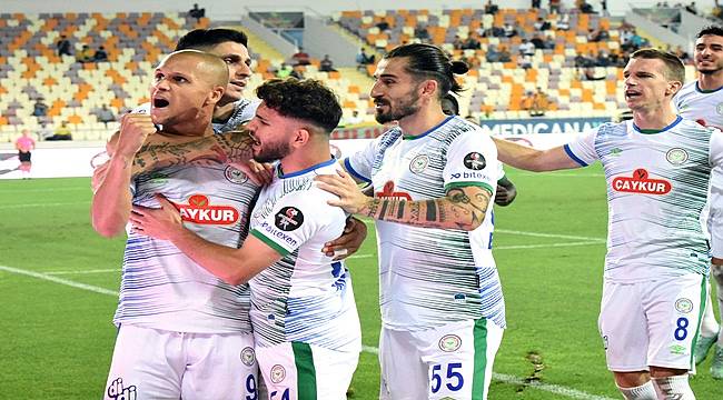 Çaykur Rizespor Yeni Malatyaspor&#039;u farklı yendi