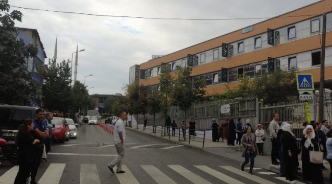 İstanbul Eyüpsultan&#039;da çocuklar zabıtaya emanet