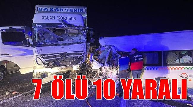 Kamyonla minibüs çarpıştı: 7 ölü 10 yaralı