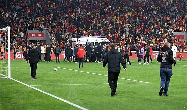 Göztepe-Altay maçı çıkan olaylar nedeniyle yarıda kaldı
