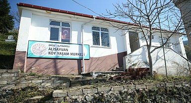 Ordu'da köy yaşam merkezine dönüştürülen eski okulda fındık  eğitim veriliyor