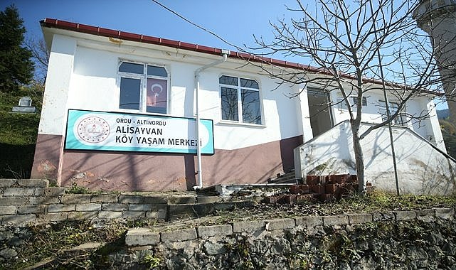 Ordu'da köy yaşam merkezine dönüştürülen eski okulda fındık  eğitim veriliyor