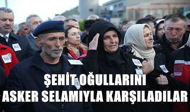 Anne ve babadan şehit oğullarına asker selamı