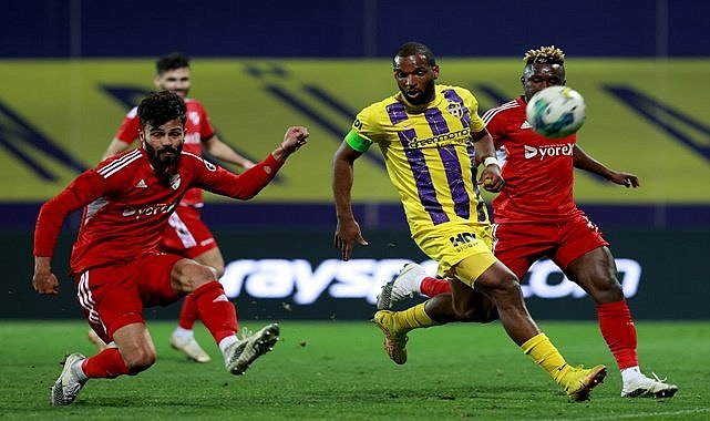 Boluspor lider Eyüp&#039;ten puan aldı