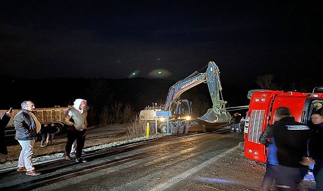 Çorum&#039;da itfaiye aracı devrildi: 3 yaralı var