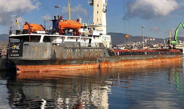 İzmit Körfezi’ni kirleten gemi 3,5 milyon liralık cezayı yedi!