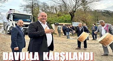 Ordu'da beton yola kavuşan mahalleli belediye başkanını davulla karşıladı