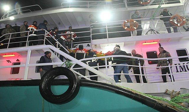 Sinop&#039;ta kuru yük gemisinde yangın çıktı