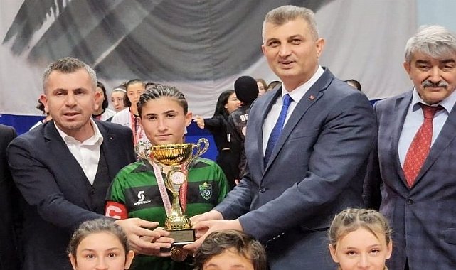 Gölcük Barbaros Hayrettin Lisesi Futsal&#039;da Kocaeli şampiyonu oldu