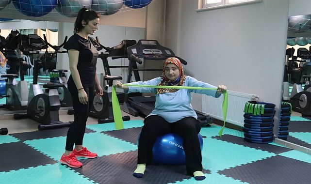 İzmit&#039;te kadınlar sosyalleşirken sağlıklarına kavuşuyor