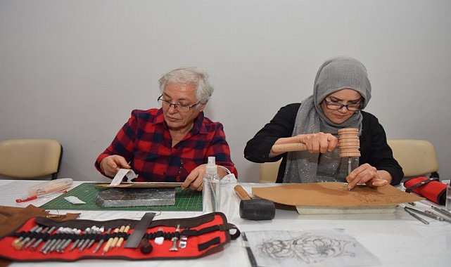 Bursa Yıldırım&#039;da deri sanatının inceliklerini öğreniyorlar