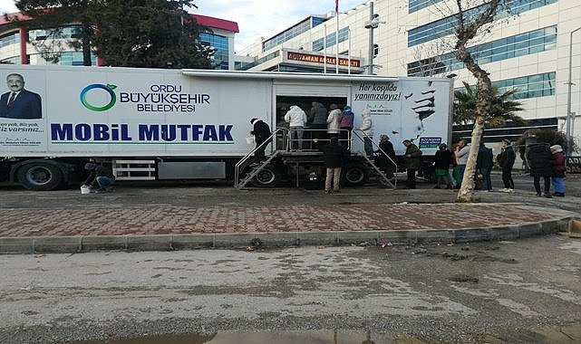 Mobil Mutfak Adıyaman'da sıcak yemek dağıtmaya başladı
