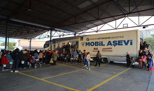 Antalya Büyükşehir&#039;den Kepez&#039;de sıcak yemek