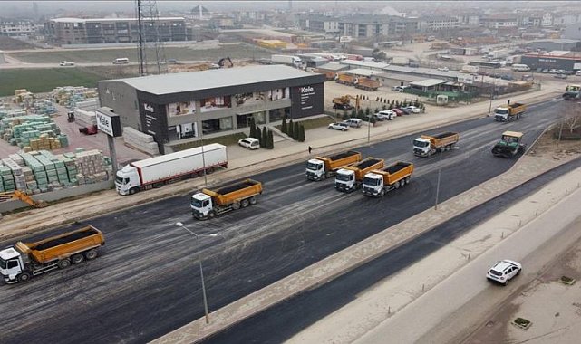 Bursa İnegöl'de Akpınar Kavşağı'nda asfalt mesaisi