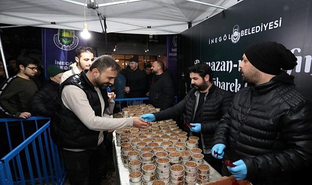 Bursa İnegöl'de ilk teravih, ilk ikramlar