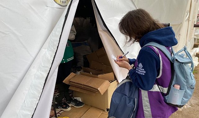 Hatay&#039;da &#039;Mor Otobüs&#039; ile hijyen çantası dağıtılıyor