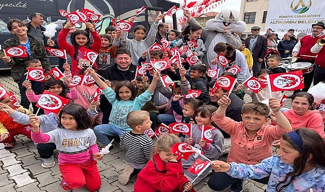 Başkan Tören depremzede çocuklarla buluştu