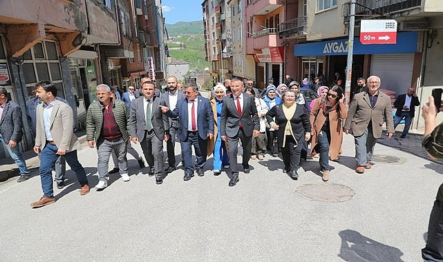 Bölge halkı İsa Yüksel&#039;i bağrına bastı