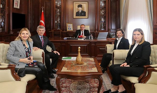 Bursa Vizyonu Raporu Vali Canbolat&#039;a sunuldu