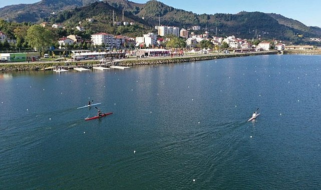 Büyükşehir'den Gülyalı'ya dev eserler