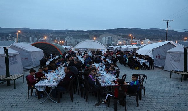 Kayseri Melikgazi Belediyesi&#039;nden çadırkentte iftar sofrası