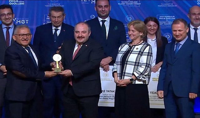 Memduh Büyükkılıç'ın hizmetleri ödüllerle taçlandı