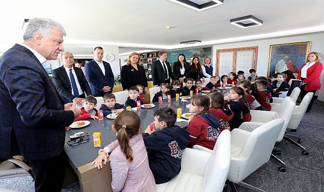 Narlıdere&#039;de minik öğrencilerden Başkan Amca&#039;ya ziyaret
