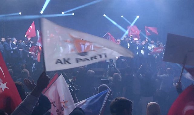 AK Parti Bursa'dan seçim kutlaması (CANLI)