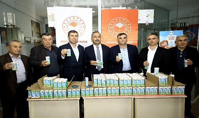 Bursa Yenişehir&#039;de öğrencilere süt ikramı